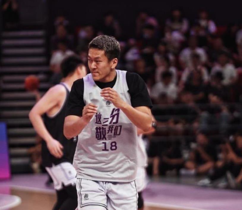 赛地聚焦：CBA常规赛转会期热度飙升；洛杉矶湖人内部沟通；赛场秩序良好；训练强度显著提升的简单介绍