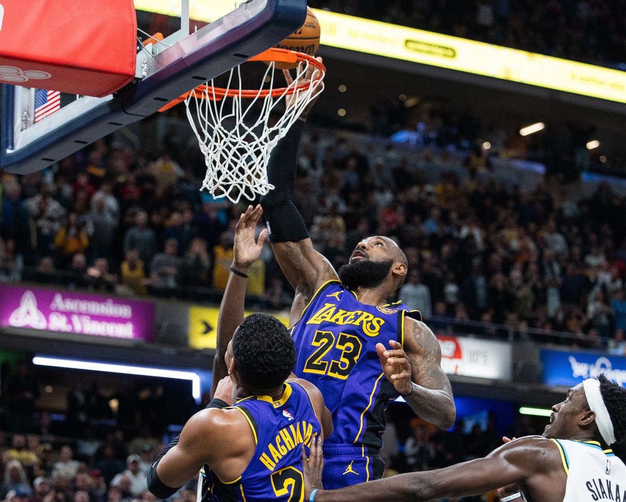 詹姆斯爆冷击败老鹰,比分优势明显引爆全场!的简单介绍